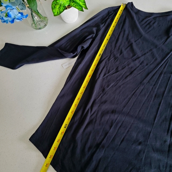 NWT long sleeved black v neck shirt - Picture 5 of 7